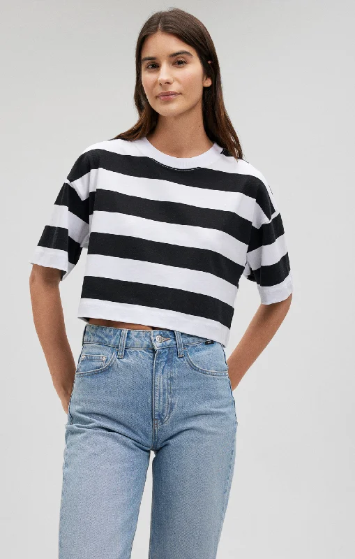 maroon crew neck t-shirts basic -BOXY CREW NECK T-SHIRT IN BOLD STRIPE